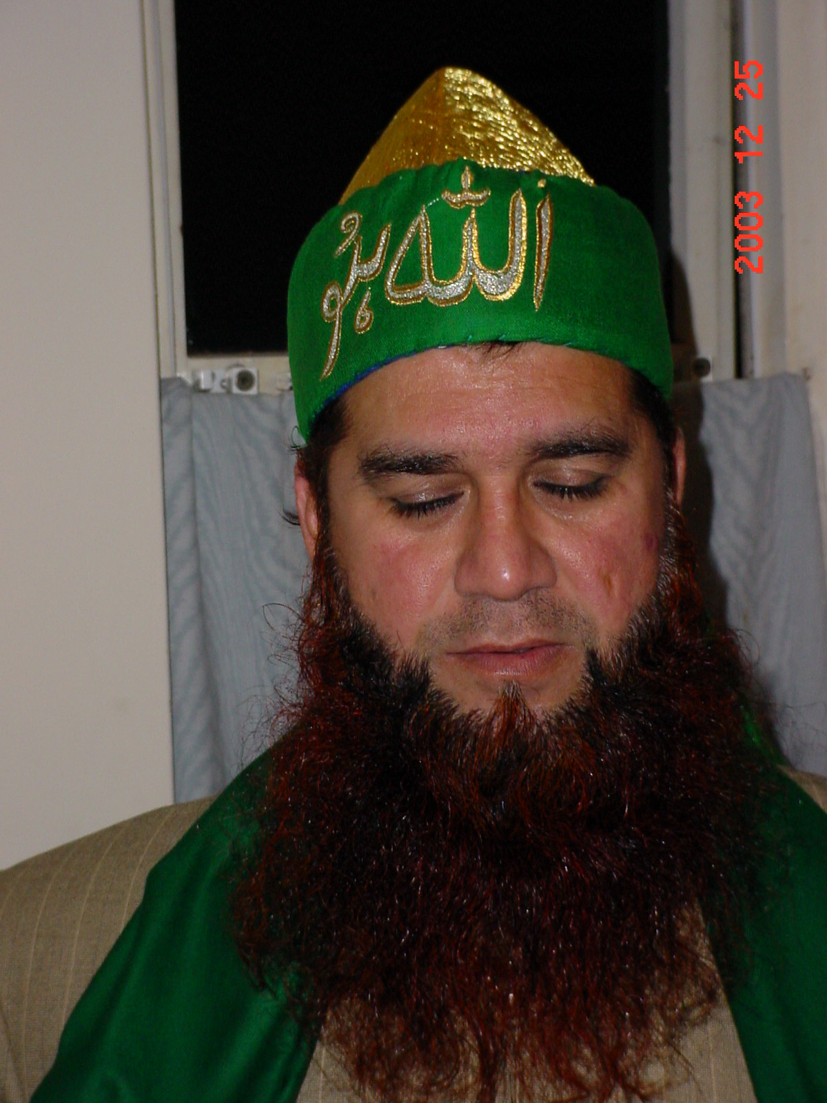 Stoke c.2003: Hazrat Khawaja Sufi Arshad Mahmood Sahib in meditation. - MVC-003
